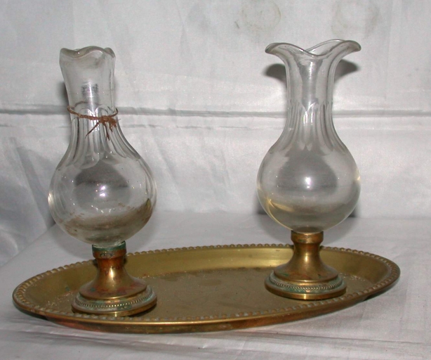 Paire de burettes et leur plateau