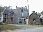 Alignement de trois maisons, la Grée (Renac)