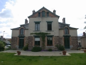 Maison de notable, 53 rue du Calvaire ; rue Jeanne d'Arc (Bréal-sous-Montfort)