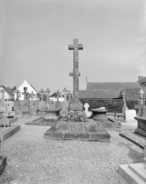 Croix de cimetière (Pocé-les-Bois)