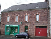 Maison à boutique, 7 place du Tribunal (Montfort-sur-Meu)