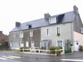Alignement de trois maisons, 38, 40, 42, 44 rue Pasteur (Pipriac)