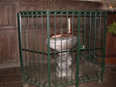 Clôture des fonts baptismaux