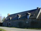 Alignement de deux logis, la Ville Orient (Trémeheuc)