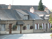 Alignement de maisons, 13-15 rue de la Fontaine (Bais)