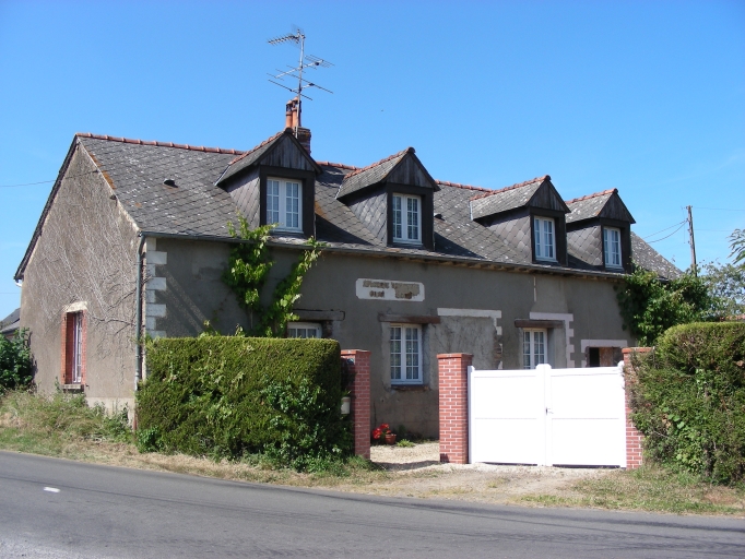 Café et épicerie, Fort Joual (Orgères)