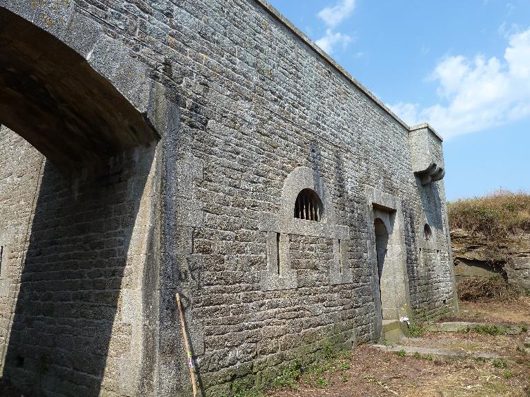 Corps de garde crénelé, batterie de Penfret (Archipel des Glénan)