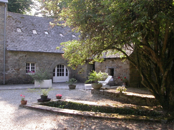 Moulin à papier dit moulin-es-Loups, puis moulin à farine du Pont Renault, actuellement maison (Saint-Brandan)