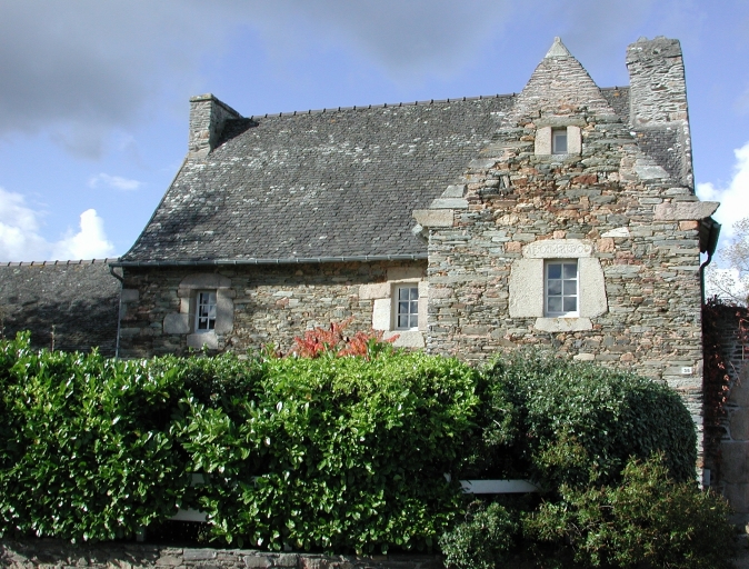Ancien relais de poste, 38 rue de Pont-Menou, l'Hôpital (Plestin-les-Grèves)