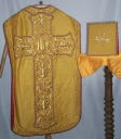 Ornement doré 2 : chasuble, bourse de corporal, étole, voile de calice (Guipry fusionnée en Guipry-Messac en 2016)