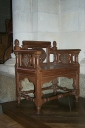 Fauteuil de célébrant, 2 tabourets d'église
