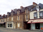 Immeuble, 10 12 rue de Paris (Maure-de-Bretagne fusionnée en Val d'Anast en 2017)