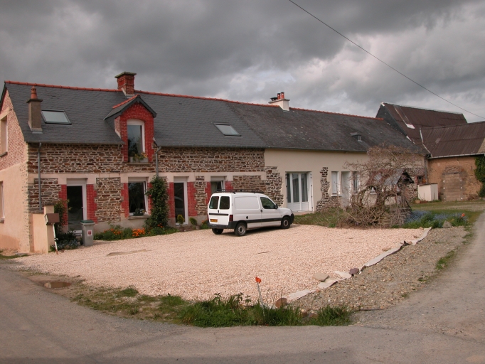Ensemble de fermes en alignement, Brais (Noyal-Châtillon-sur-Seiche)