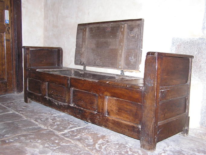 Banc-coffre d'église