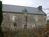 Ferme, rue des écoles (Baud)