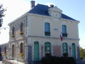 Mairie et école sur la commune de Visseiche