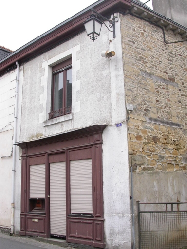 Maison à boutique, 17 rue du Cheval Blanc (La Guerche-de-Bretagne)
