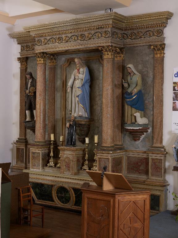 Ensemble de l'autel du Sacré-Coeur : autel, retable, 3 statues : Sacré-Coeur, Saint Isidore, Sainte Germaine de Pibrac, église Saint-Martin (Saint-Martin-sur-Oust)