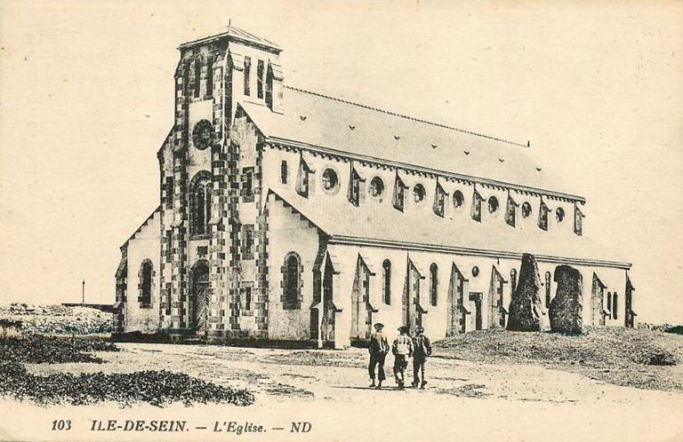 Eglise paroissiale Saint-Collodan, Saint-Guénolé, place François le Sud (Île-de-Sein)