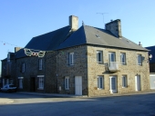 Maison, rue du Menhir (Cuguen)