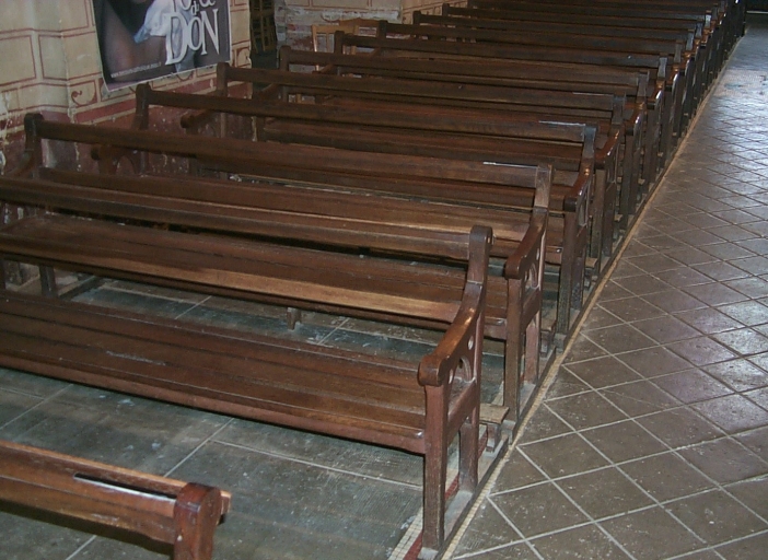 Ensemble de 40 bancs d'église
