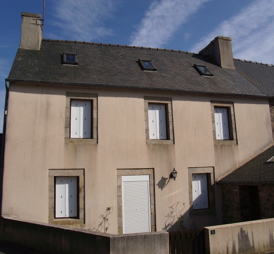 Maison, 7 place de la Mairie (Kerbors)