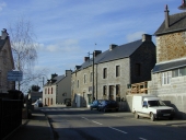 Alignement d'une maison et d'un commerce, route départementale 81 (Meillac)