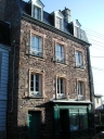 Maison à boutique, 12 rue de la Saulnerie (Montfort-sur-Meu)