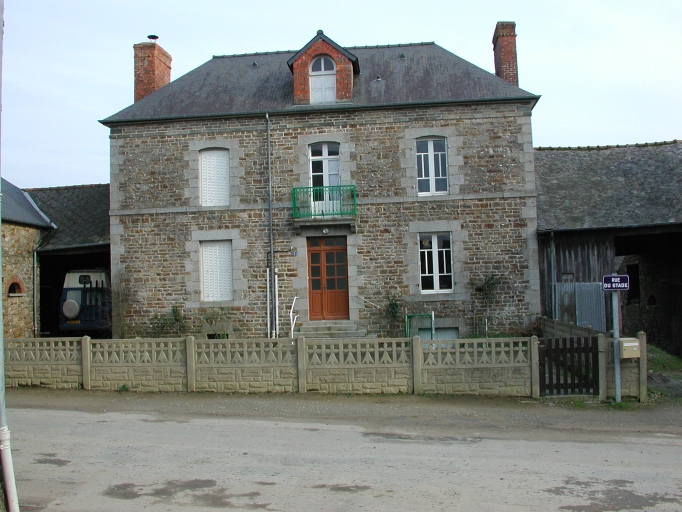 Ferme, 2 rue du Stade (Dourdain)