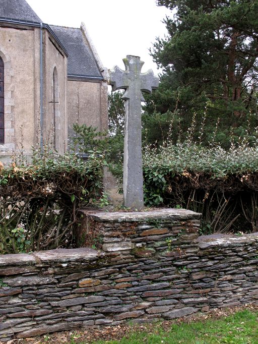 Croix monumentale 2, en village (Saint-Nicolas-du-Tertre)