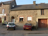 Maison, 5 place de l'Eglise (Saint-Guinoux)