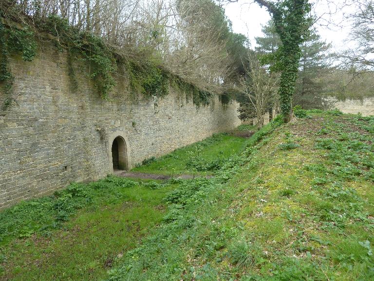 Courtine 19-20, enceinte urbaine (Le Palais)