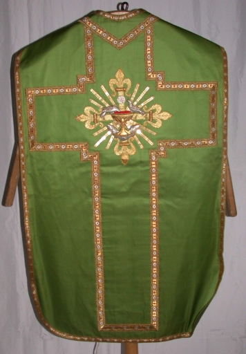 Ornement vert : chasuble, étole