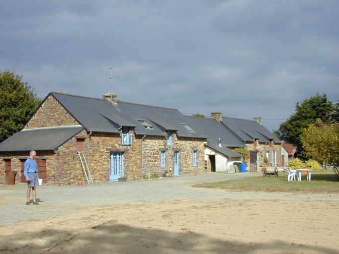 Alignement de fermes, Chantemelle (Lieuron)
