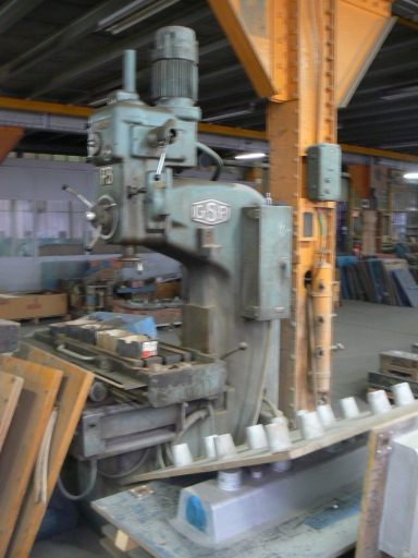 Machine à percer (perceuse)