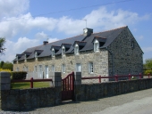 Alignement de deux maisons, la Hunaudière (Meillac)