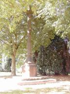 Croix monumentale, rue de Belle-Lande (Dol-de-Bretagne)