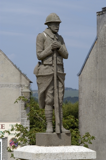 Monument aux morts, place des Marronniers (La Feuillée)