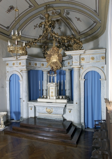 Le maître-autel : autel, tabernacle, baldaquin, gloire