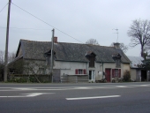 Alignement de trois maisons, la Justice (Sens-de-Bretagne)