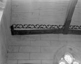 Décor de charpente : 9 sablières, 7 blochets, 1 poinçon et 4 entraits