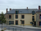 Maison à boutique, 4 et 6 place de l'Eglise (Chevaigné)
