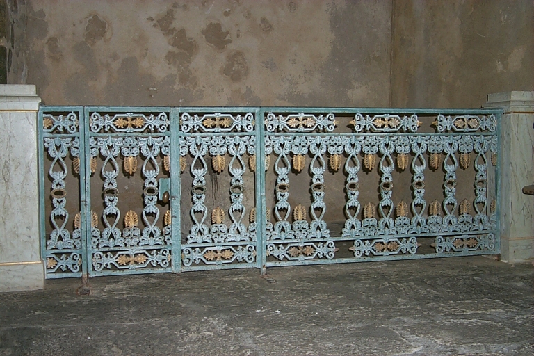 Clôture des fonts baptismaux