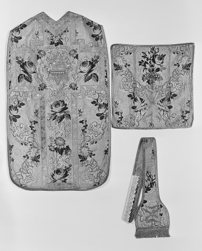 Ensemble : chasuble, étole et voile de calice