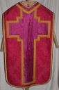 Ornement rouge 4 : chasuble, bourse de corporal, étole, manipule