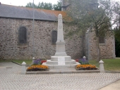 Cimetière, monument aux morts et fontaine sur la commune de La Ville-ès-Nonais