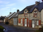 Alignement de logis, la Goujardaie (Sixt-sur-Aff)