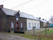 Alignement de six maisons et ferme, la Chesnais (Pipriac)