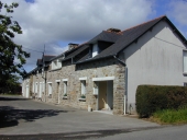 Alignement de trois maisons, le Néard (Plélan-le-Grand)