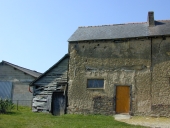 Grange puis étable à vaches, la Fontaine aux Chevaliers, la Fontaine ès Chevaliers (La Nouaye)